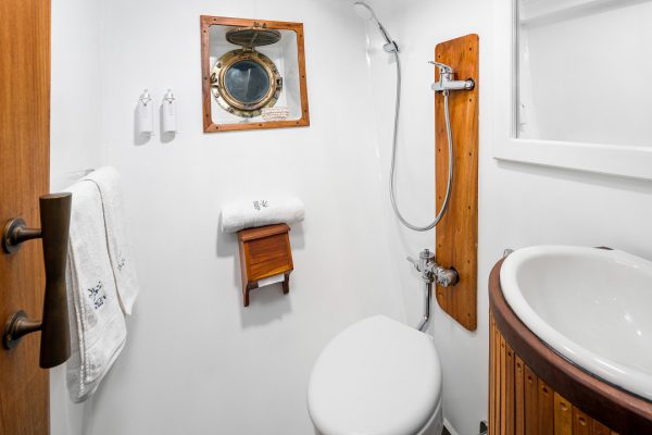 CABIN 6 BATHROOM Lower Deck