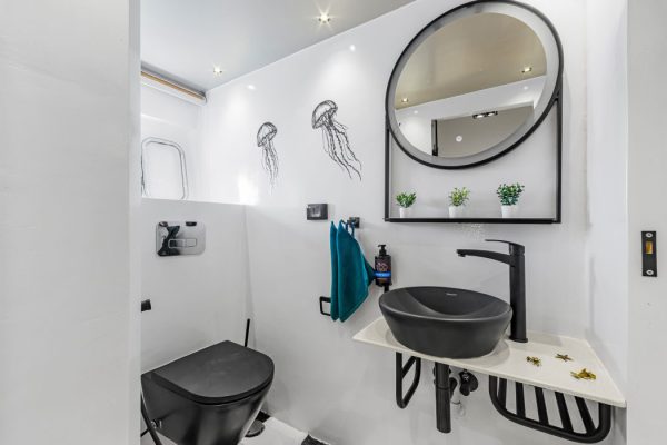 Cabin-8-Ocean-Lovers-bath-1280x700